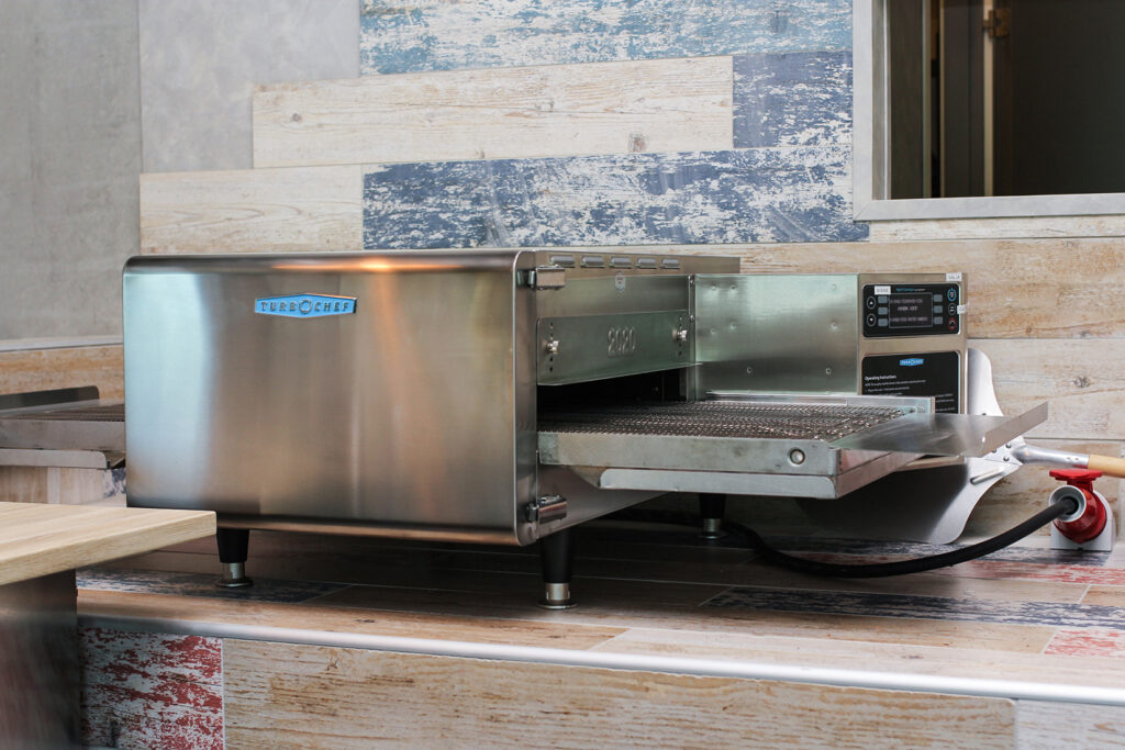 Turbochef_konveier_pitsaahi_hhc2020_Pitsastuudio