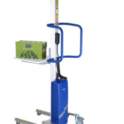 tõstekäru ülestõstetud pakiga