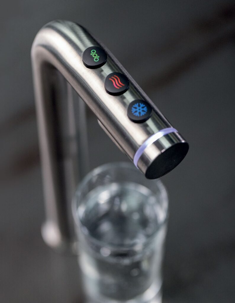 kraanist nupu vajutusega - külm vesi, kuum vesi, karboniseeritud vesi